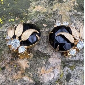 Vintage Black Rhinestone‎ Clip On Earrings Gold Tone Leaf Mid Century